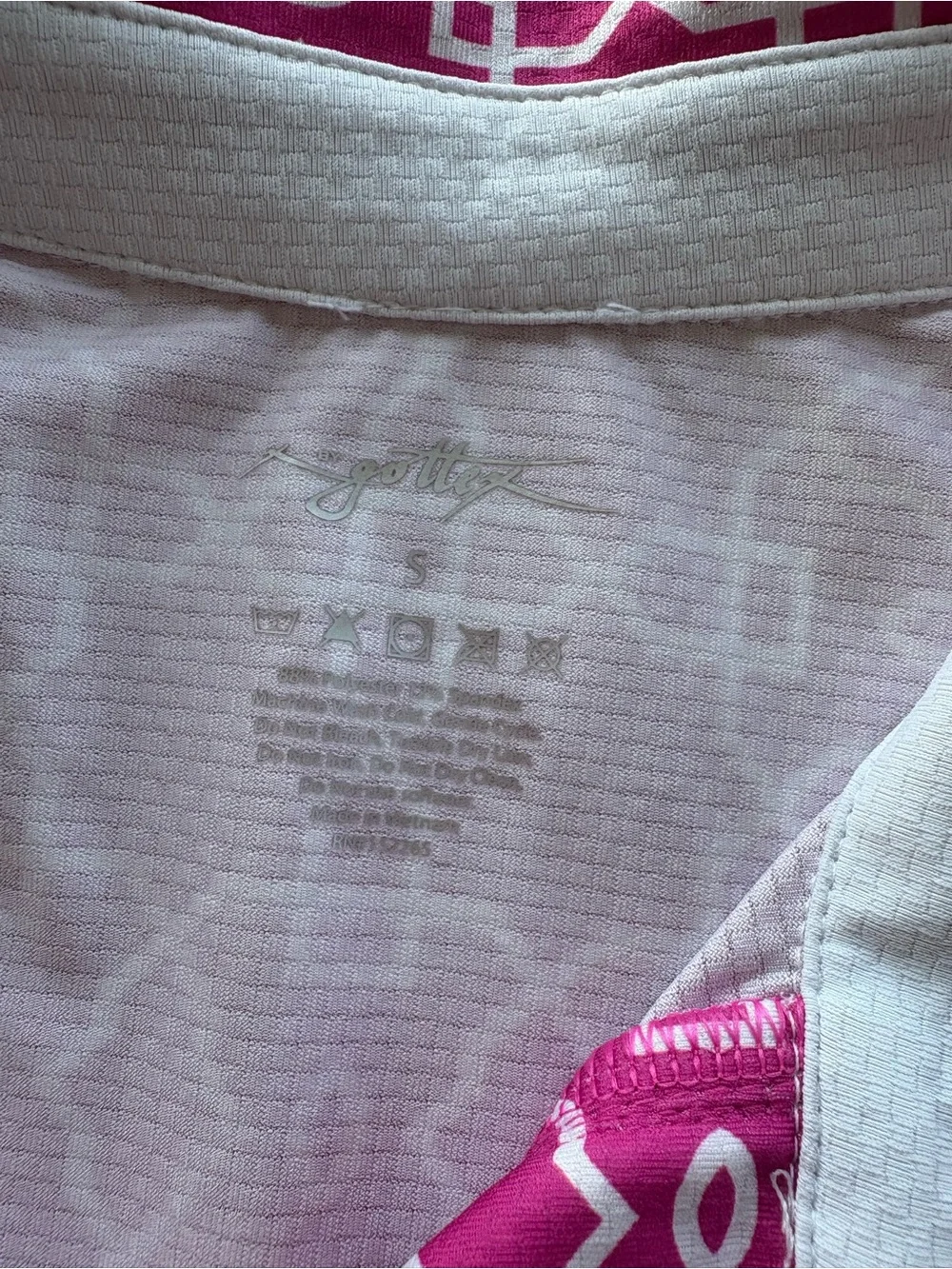 Gottex Sleeveless Golf Top in Pink Geo - Picture 3 of 3